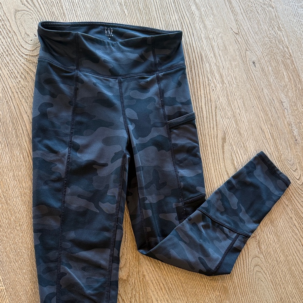 GAP Dark Camo Leggings